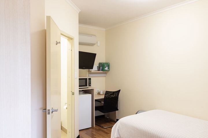 Room 5 of 17