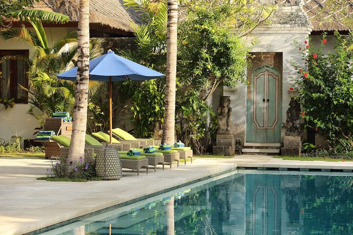 Hotel with Pool