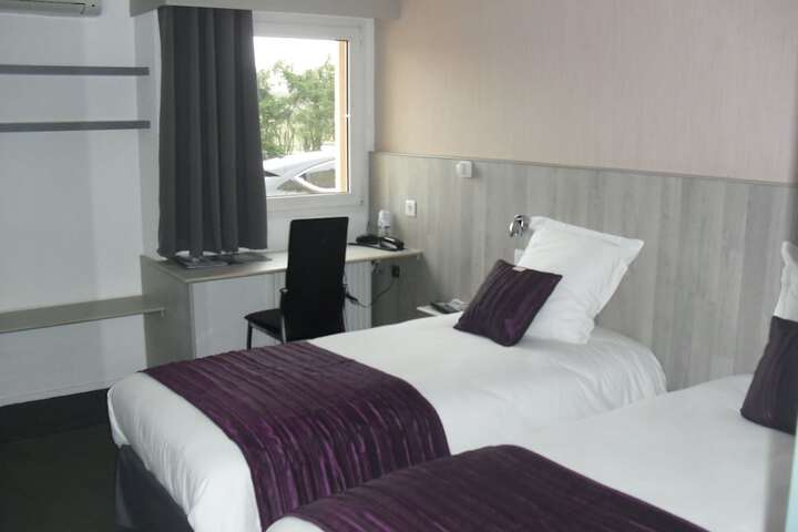 Room 6 of 40