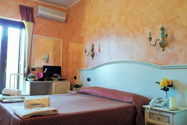 Room 5 of 132