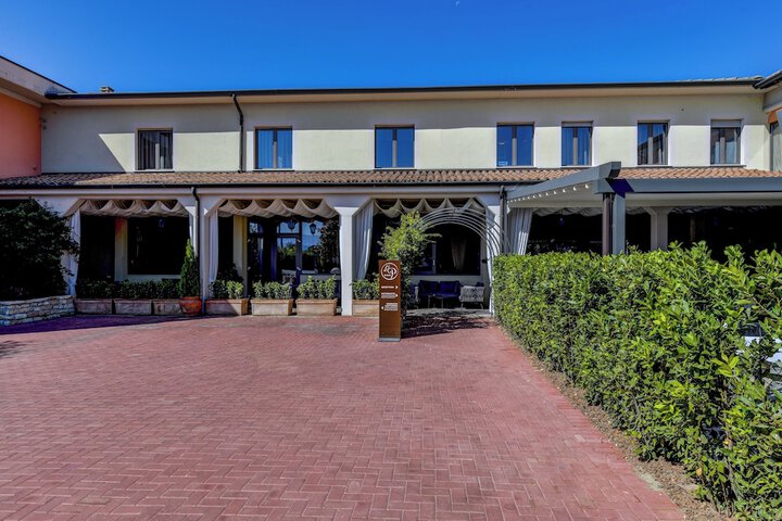 Hotel 83 of 104