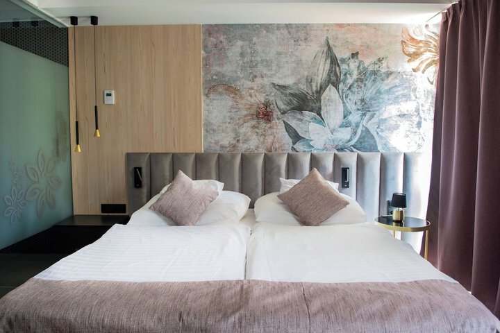 Room 12 of 62