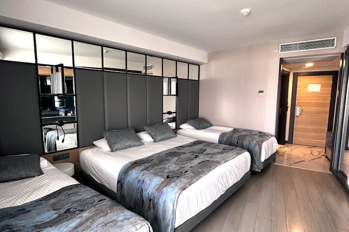 Room 33 of 89