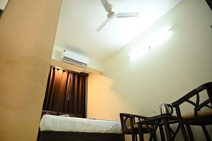 Room 28 of 99