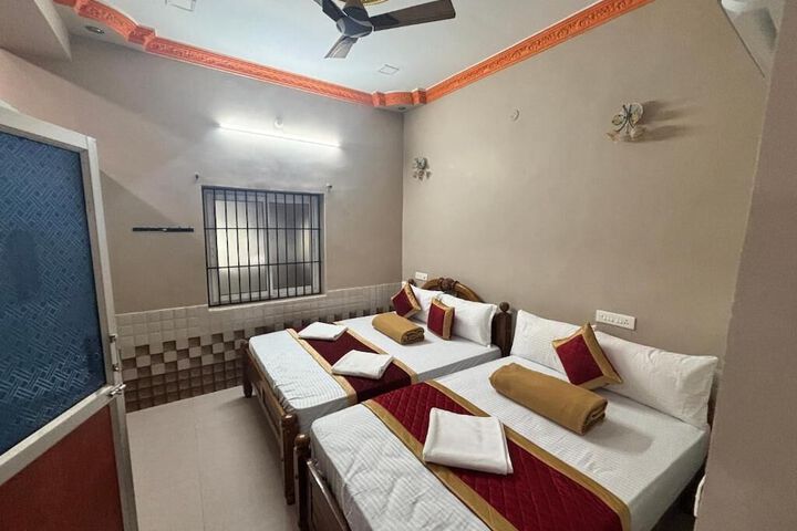 Room 4 of 11