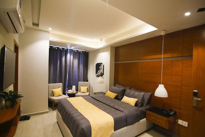 Room 9 of 13