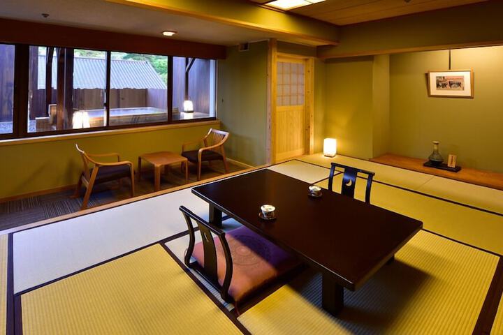Room 6 of 47