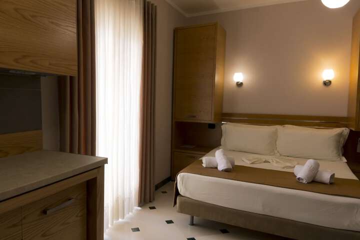 Room 15 of 121