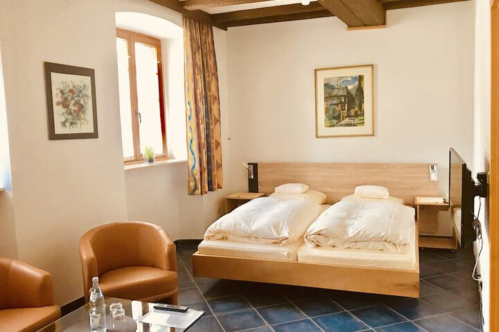 Room 3 of 85
