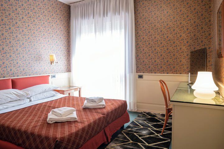Room 5 of 50