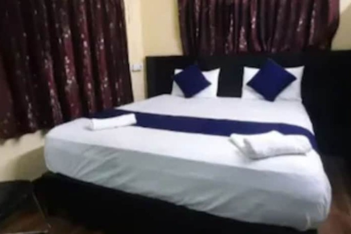 Goroomgo Salt Lake Palace Kolkata