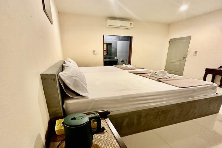 Room 7 of 49