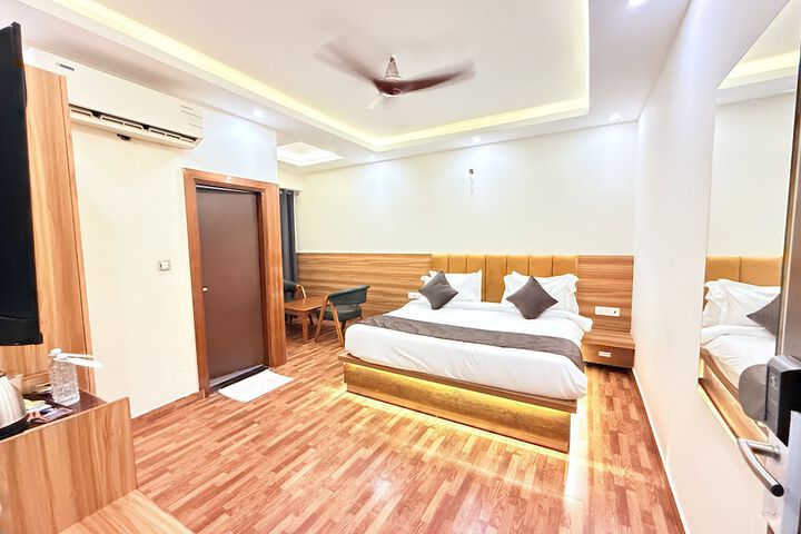 Room 3 of 40