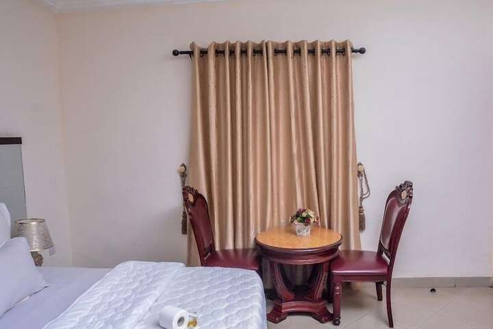 Room 3 of 49