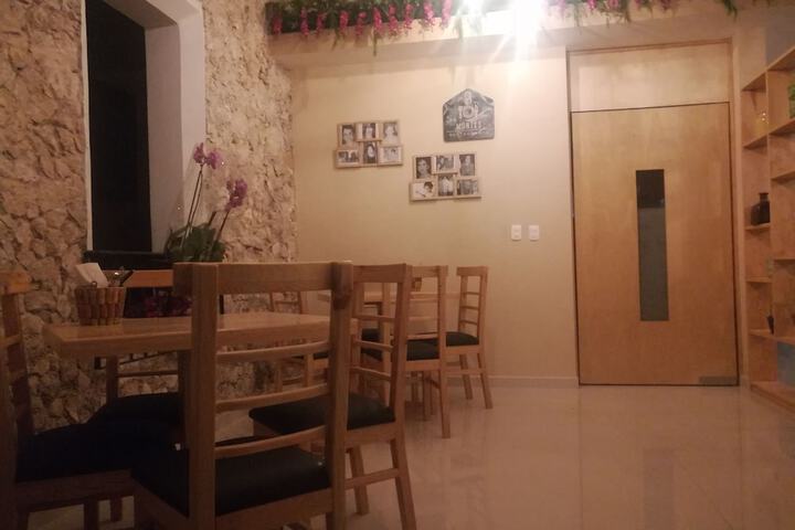 Dining 30 of 43