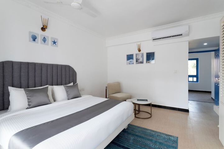 Room 10 of 32