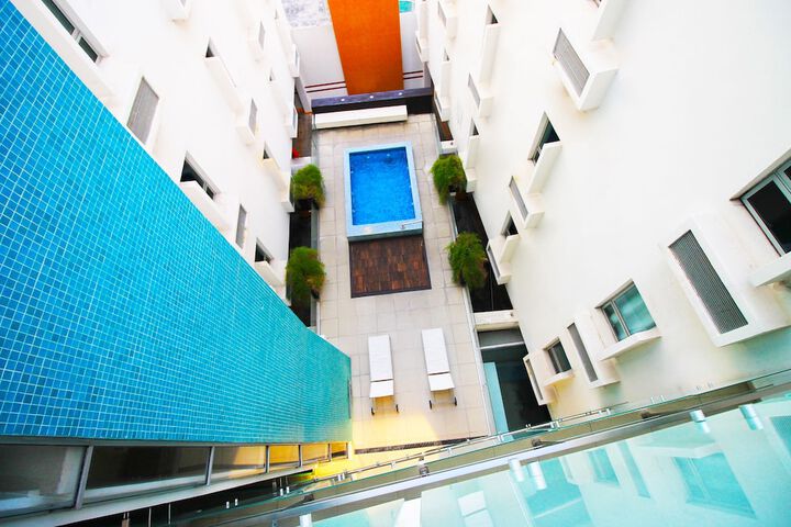 Pool 68 of 94