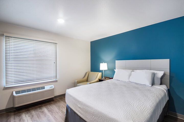 1 Queen Bed (11 of 22)