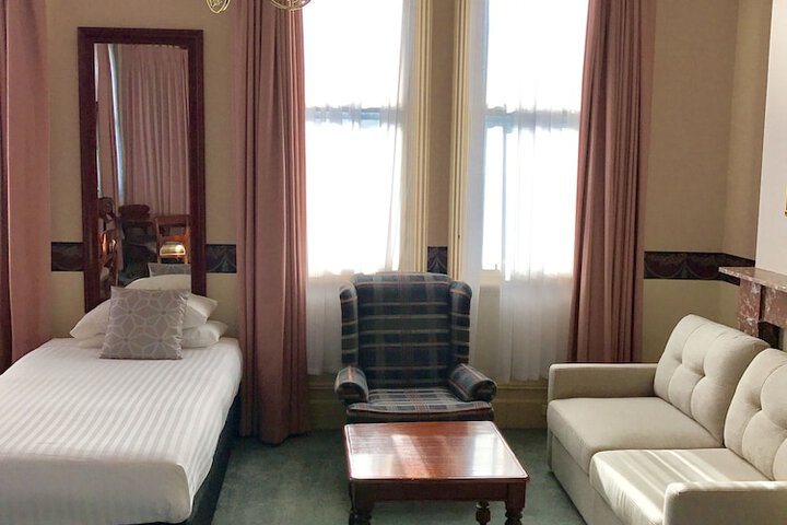 Room 27 of 60
