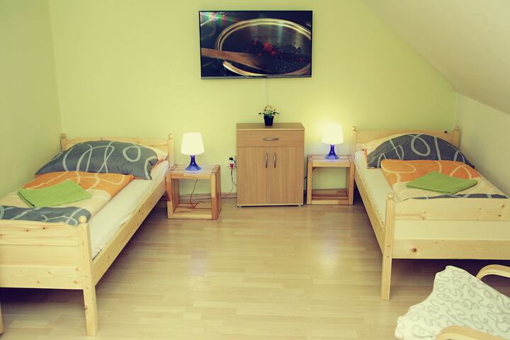 Room 7 of 12