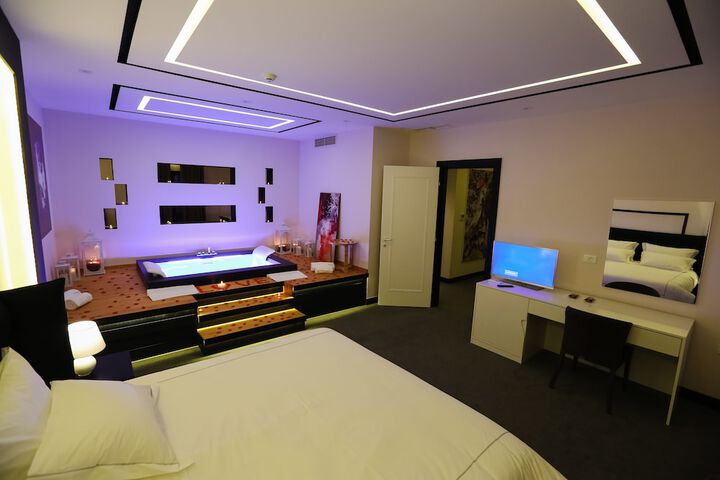 Room 6 of 47