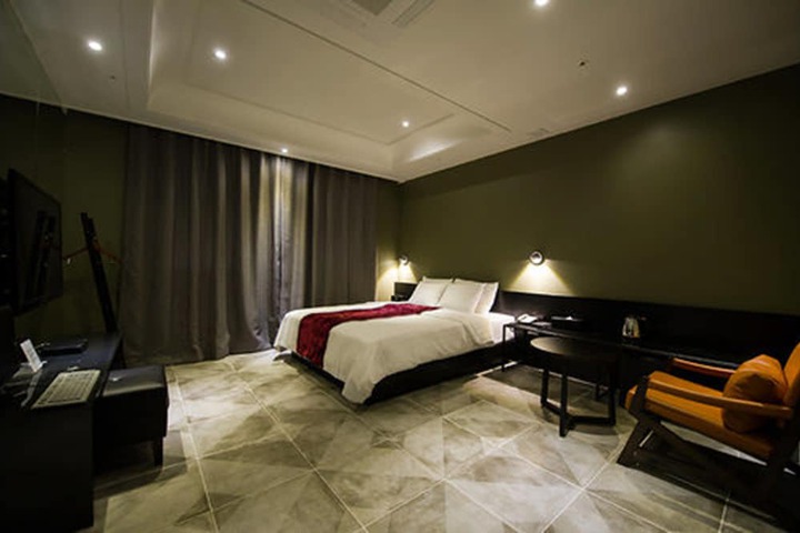 Room 19 of 69