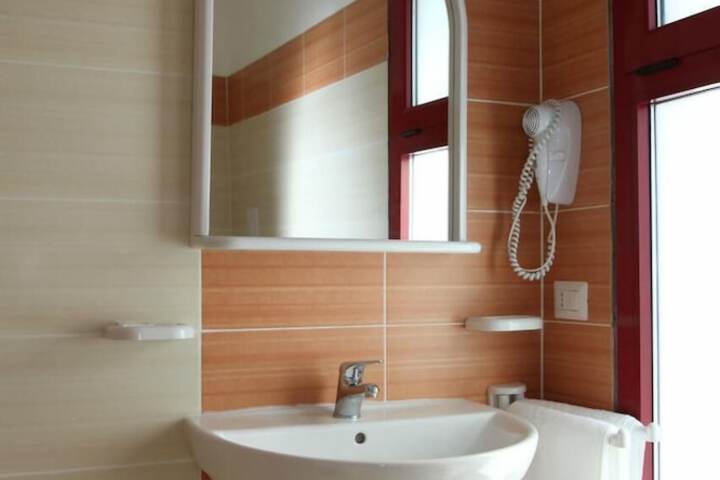 Room 15 of 28