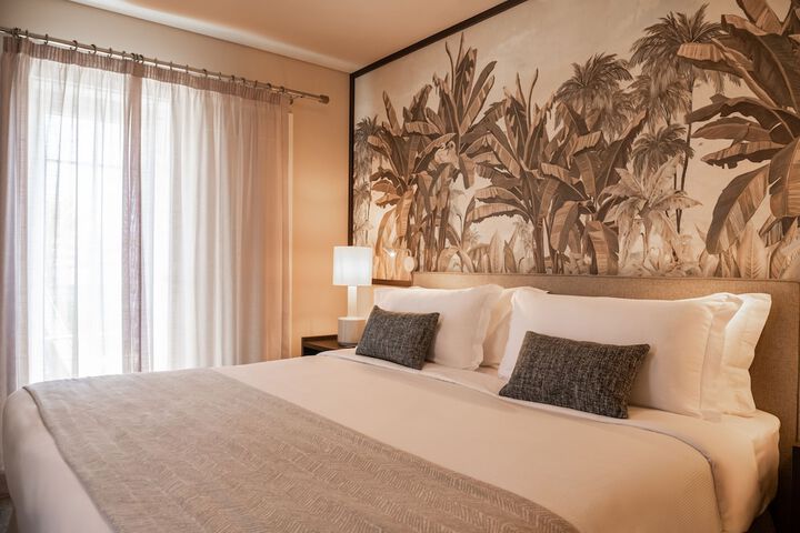 Room 27 of 280