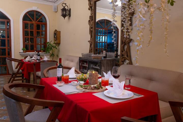 Dining 14 of 24