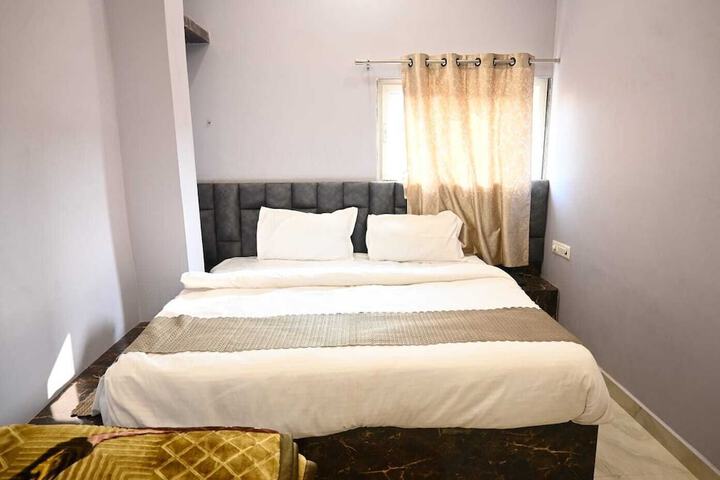 Room 9 of 21