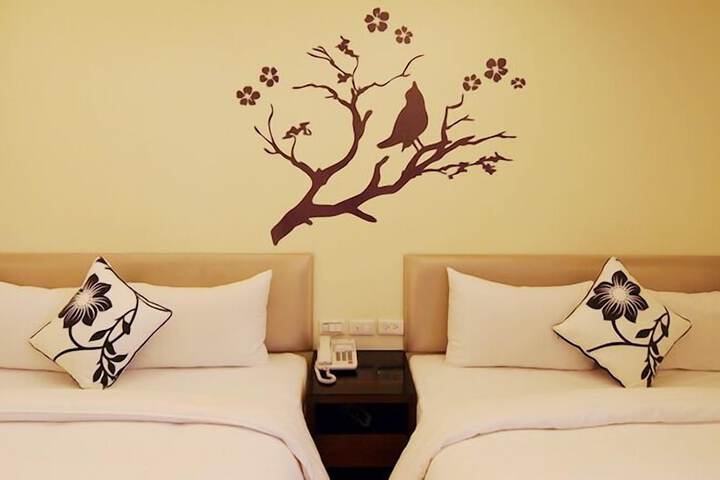 Room 5 of 28