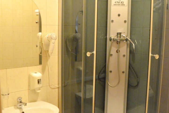 Room 57 of 80
