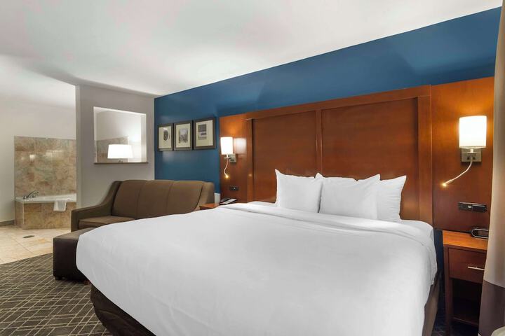 Suite 2 Queen Beds (1 of 20)