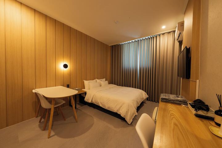 Room 2 of 80