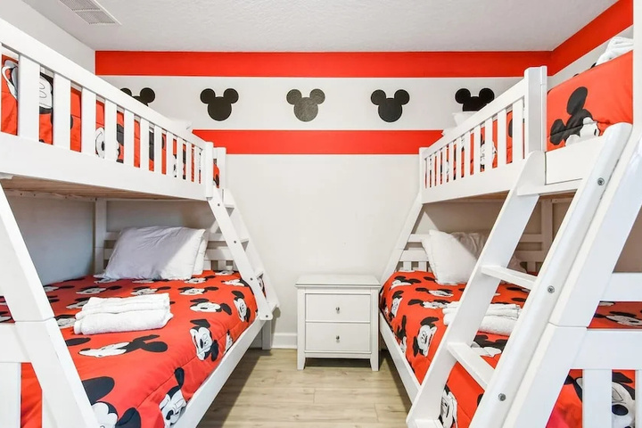 Room 10 of 22