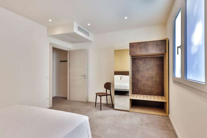 Room 4 of 66