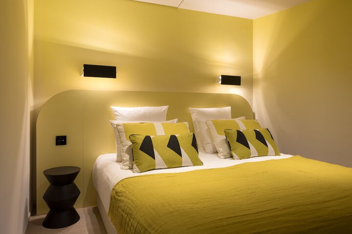 Room 3 of 285