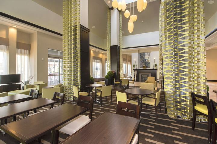 Lobby lounge
