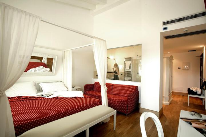 Room 11 of 26
