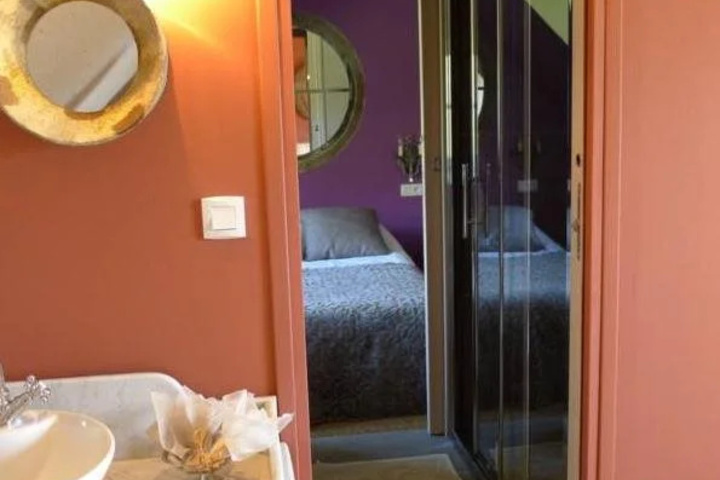 Room 8 of 23