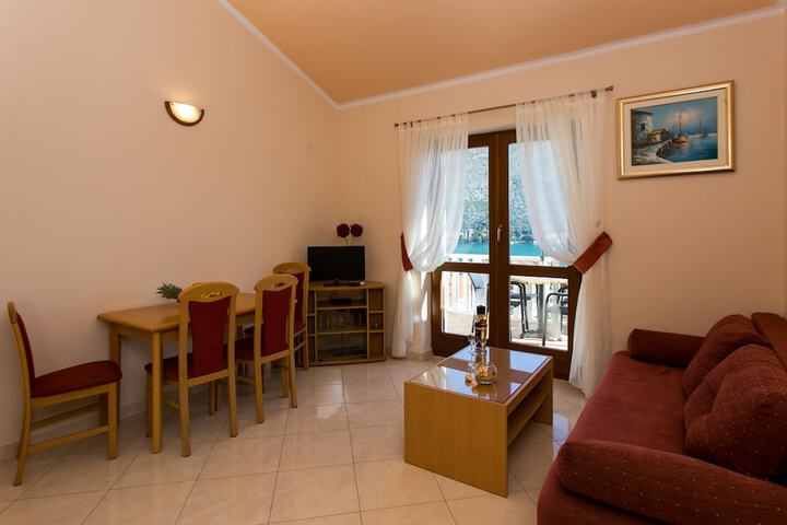 Room 2 of 40