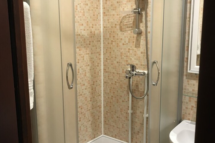 Room 8 of 13