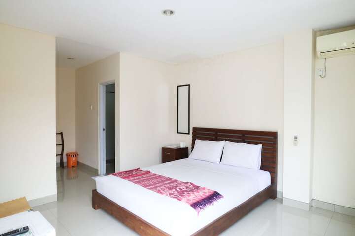 Room 12 of 32