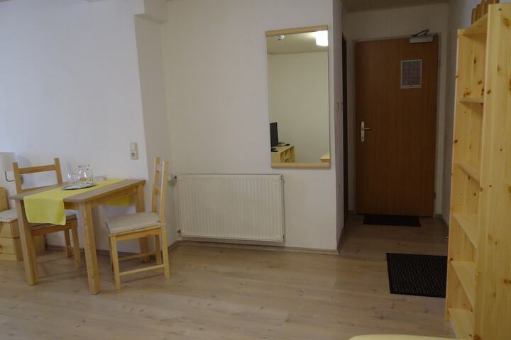Room 6 of 61