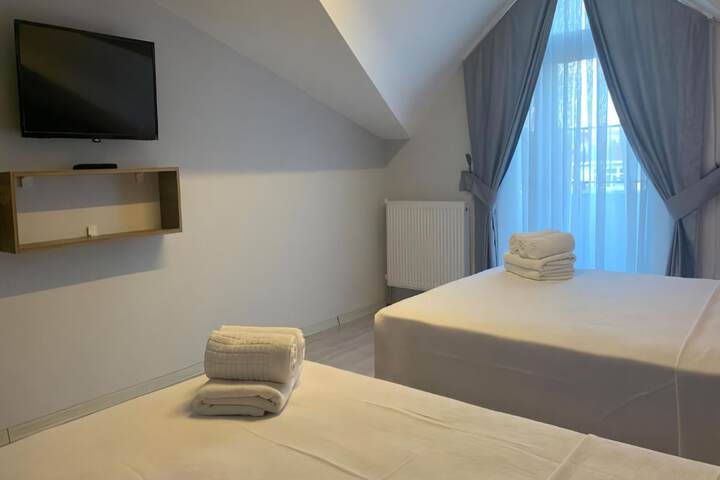 Room 9 of 42