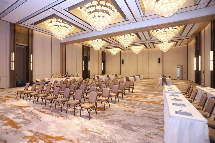 Ballroom/Hall 38 of 44