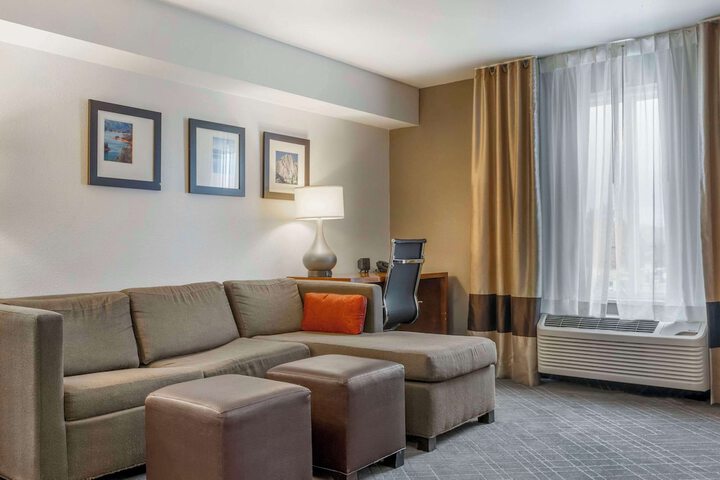1 King Bed Suite (11 of 16)