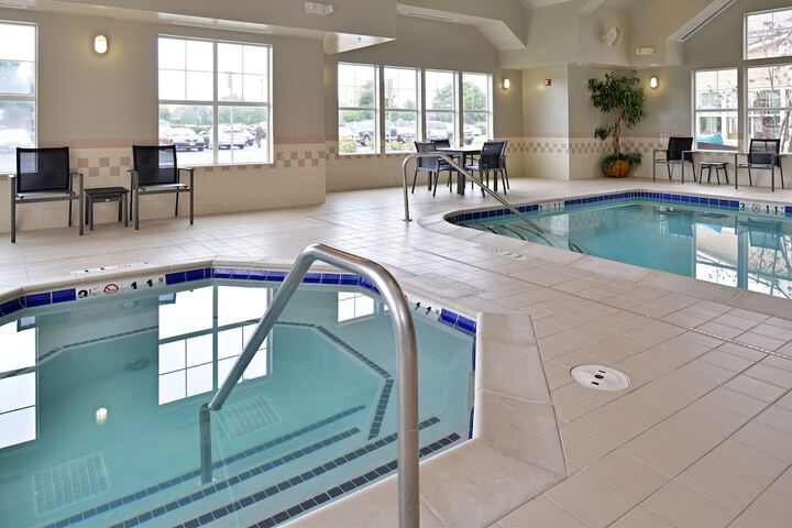 Indoor spa tub