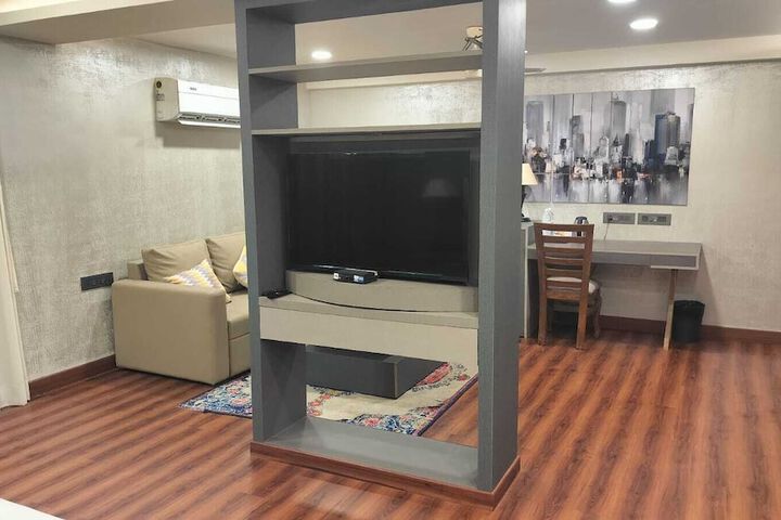 Room 16 of 48
