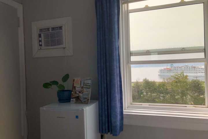 Room 27 of 132